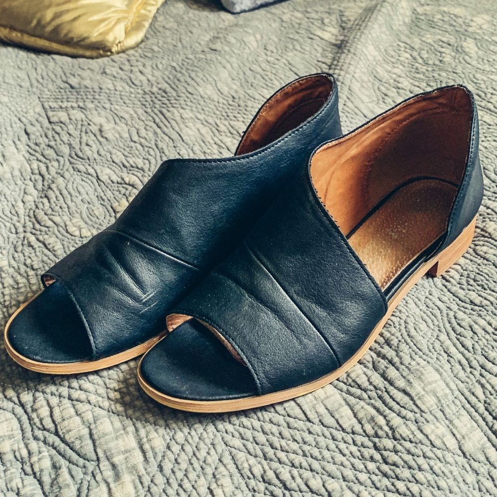 Flat Open-toed Shoes